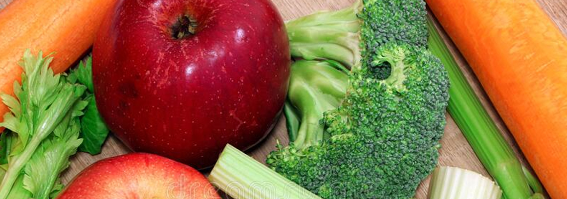 Read more about the article 10 Foods That Whiten Your Teeth